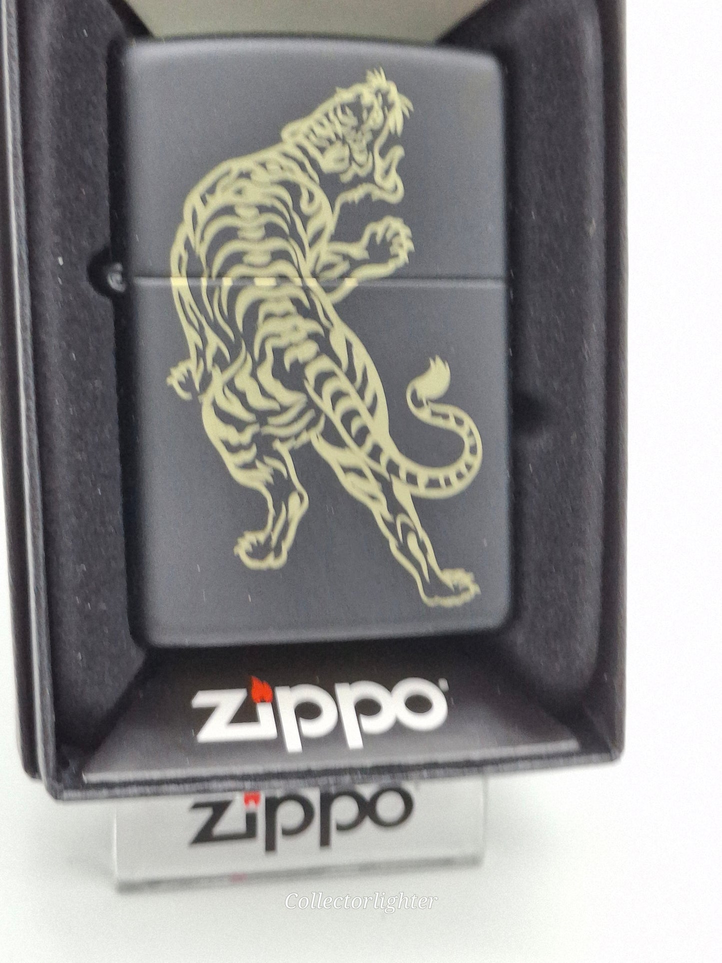 Encendedor de gasolina Zippo - Golden Tiger 60004697