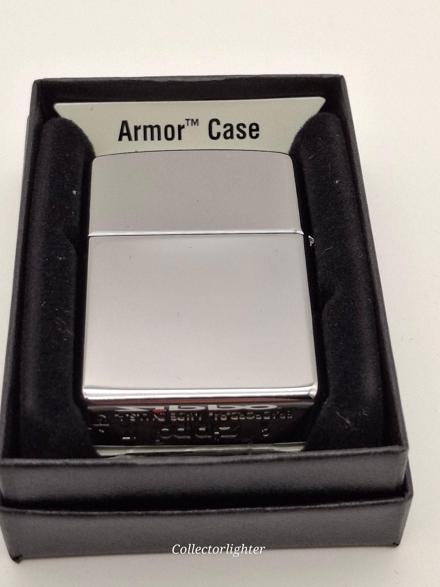 Encendedor de gasolina Zippo - Cruz con manchas Estuche Glass Armor 60003599