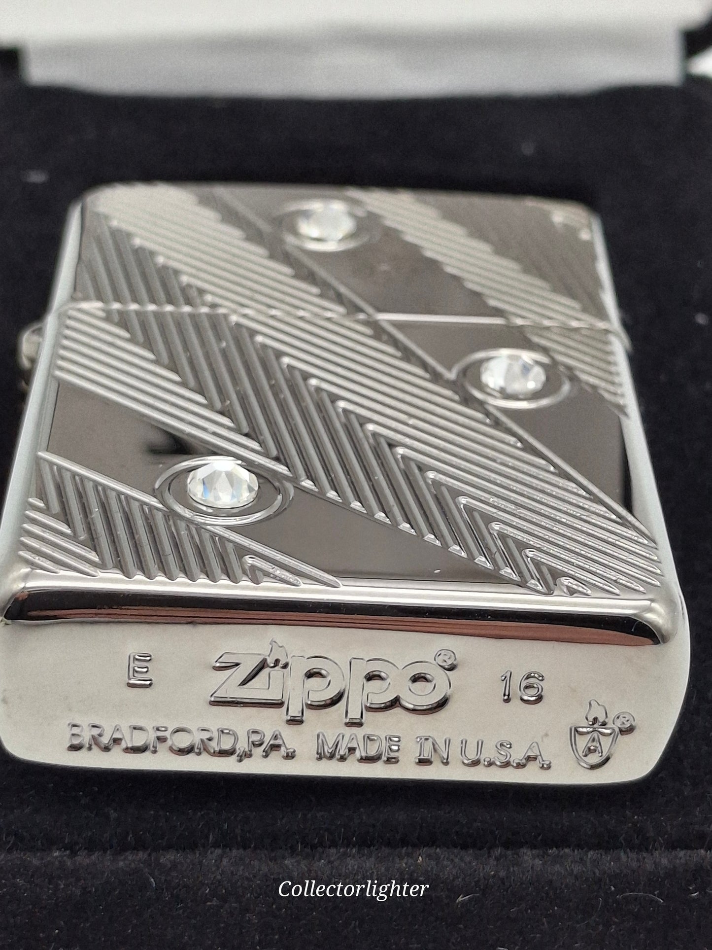 Zippo petrol lighter COTY 2017 Zig Zag with Crystals Limited Edition 60002864