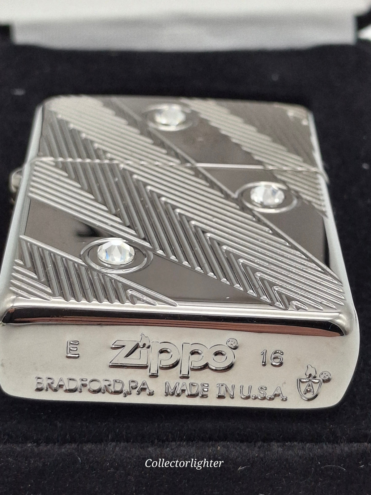 Zippo Benzinfeuerzeug Zippo COTY 2017 Zig Zag w. Crystals Limited Edition 60002864 Zippo COTY 2017 Zig Zag w. Crystals Limited Edition 60002864