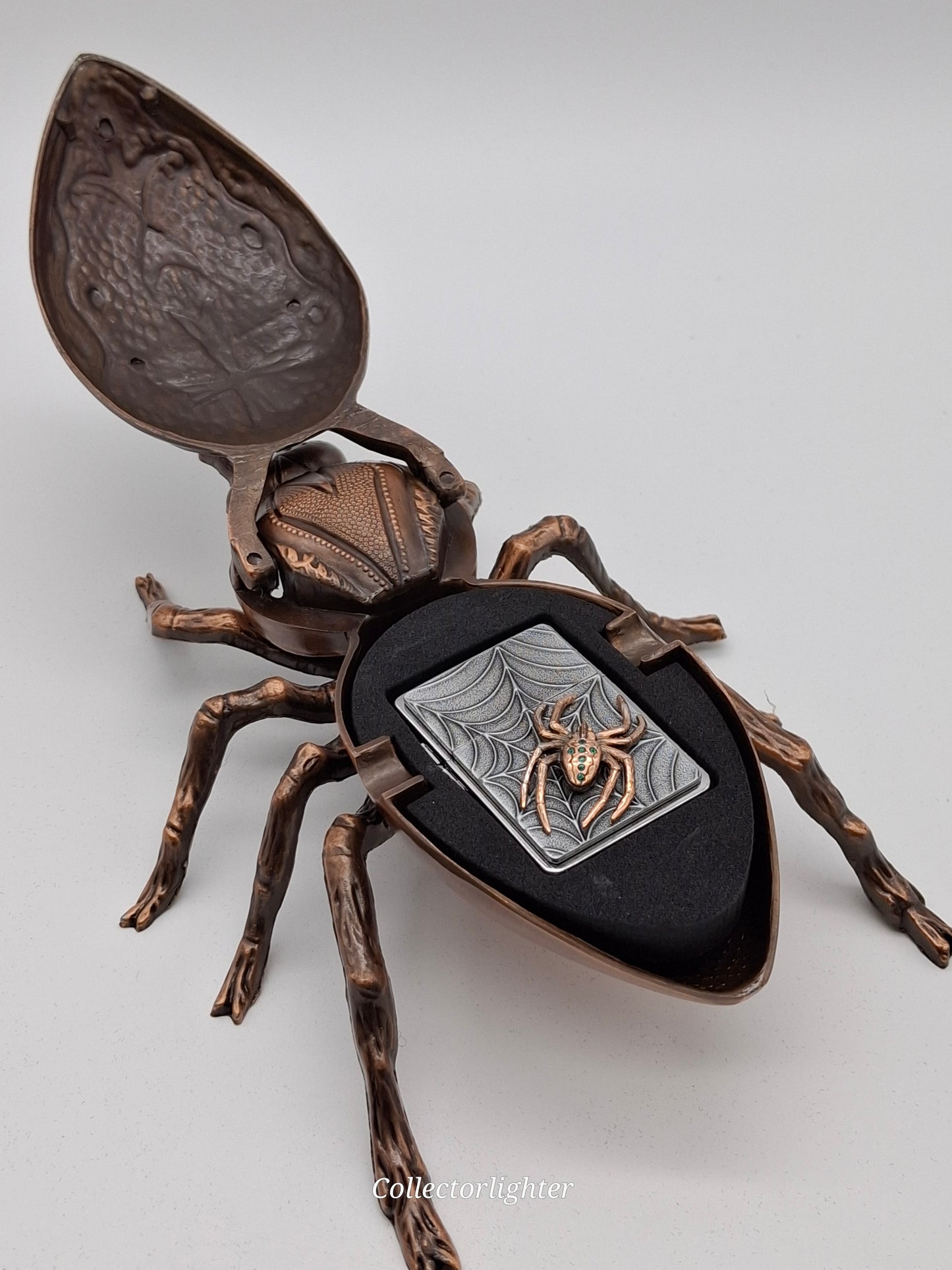 Zippo Benzinfeuerzeug - Copper Spider m. Aschenbecher Limited Edition 251758