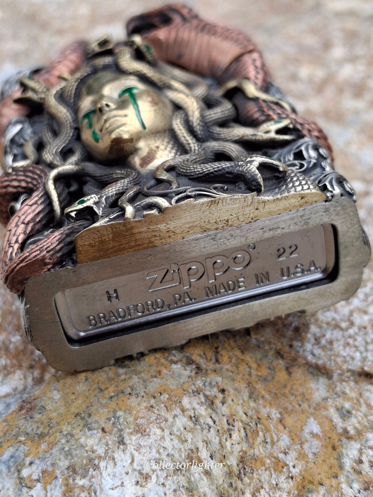Zippo Benzinfeuerzeug - Medusa Jacket Queen Crying - Asia Modell