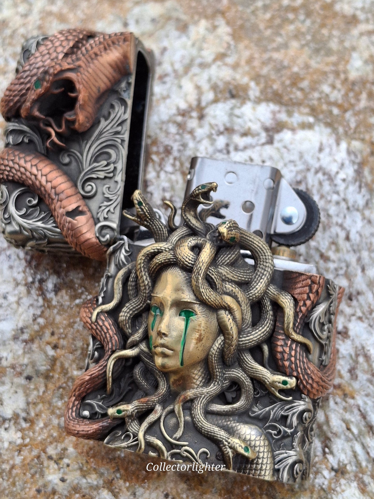 Zippo Benzinfeuerzeug - Medusa Jacket Queen Crying - Asia Modell