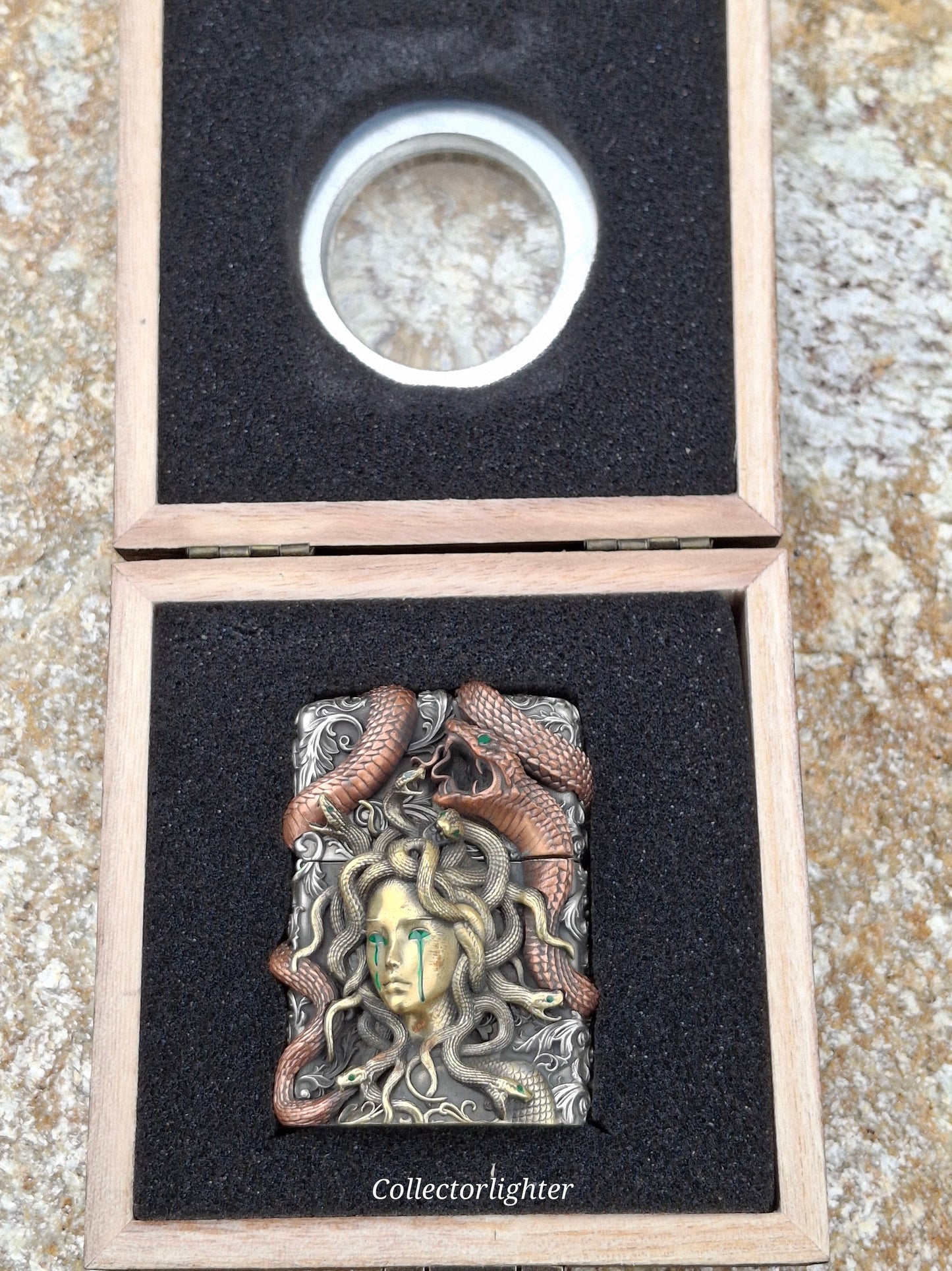 Zippo Benzinfeuerzeug - Medusa Jacket Queen Crying - Asia Modell