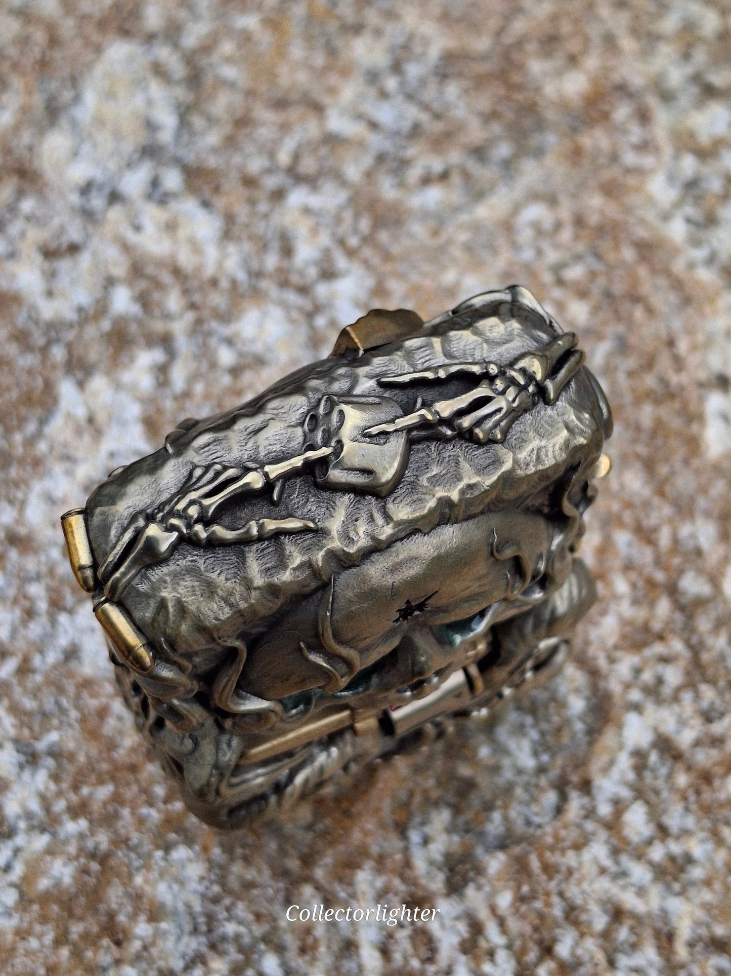 Zippo Benzinfeuerzeug - Skull with Revolver - Asia Modell - Limited Edition