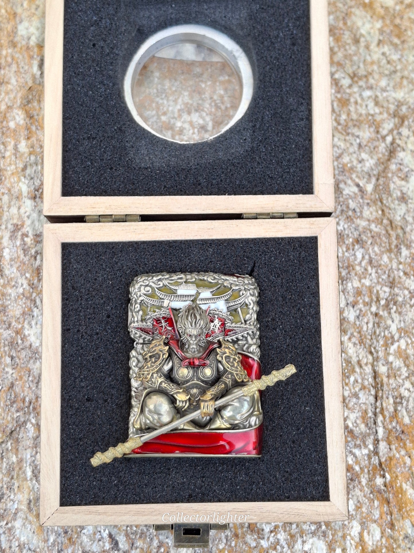 Zippo - Gold Red Fighting Monkey King - Asia Modell - Limited