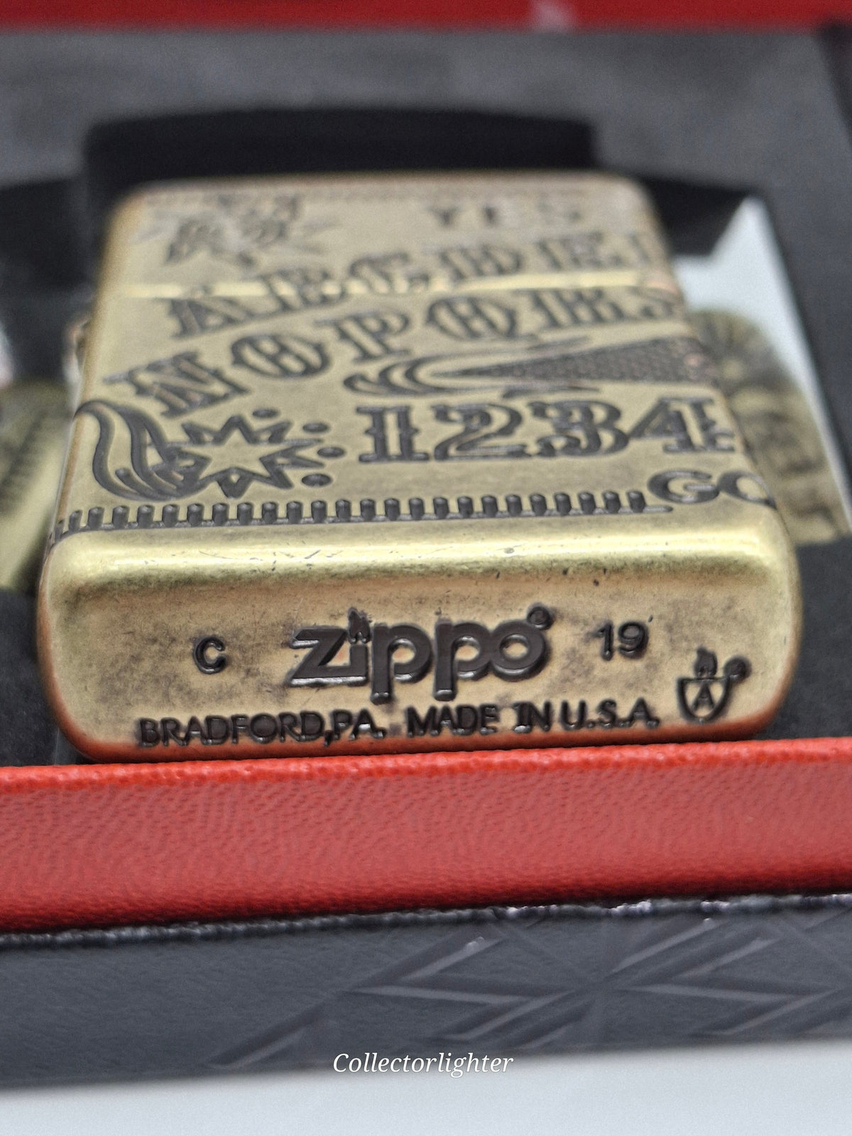 Zippo Benzinfeuerzeug Zippo - Ouija Board Antique Brass Armor Case 60004897 60004897 Zippo - Ouija Board Antique Brass Armor Case 60004897