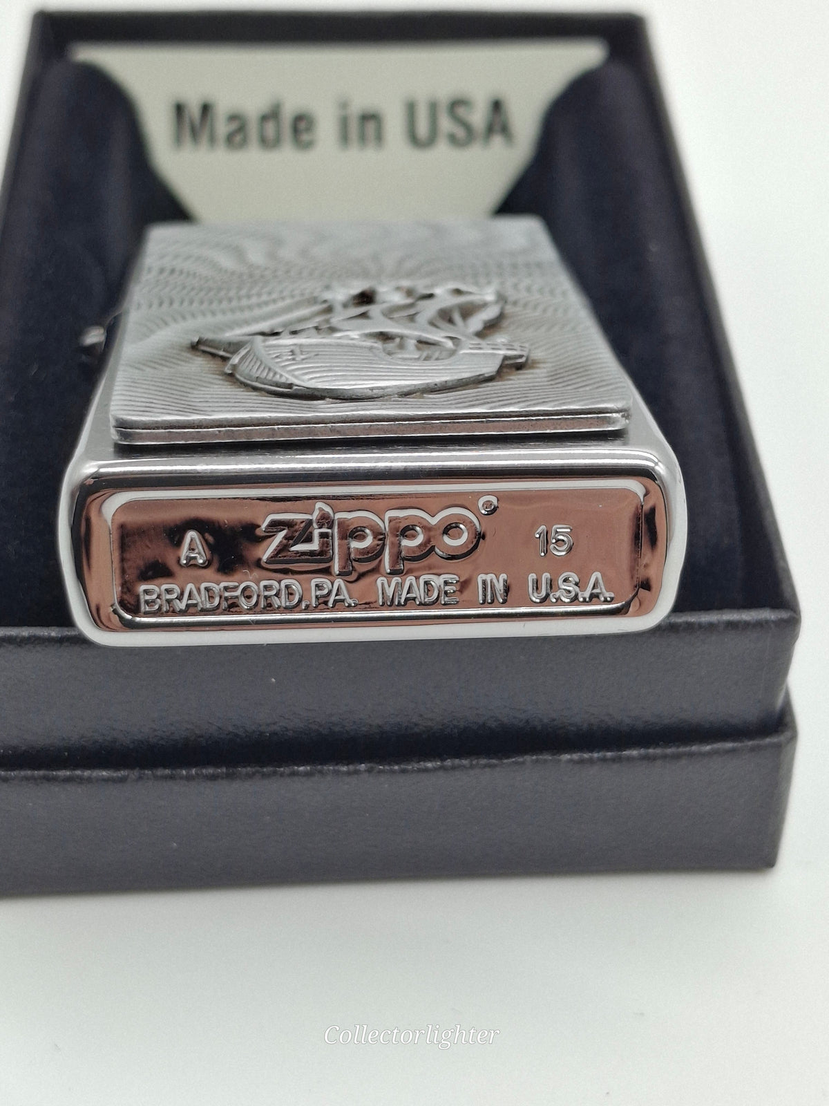 Zippo Benzinfeuerzeug Zippo - Segelboot St. Maria 1900575 Emblem 1900575 Zippo - Segelboot St. Maria 1900575 Emblem