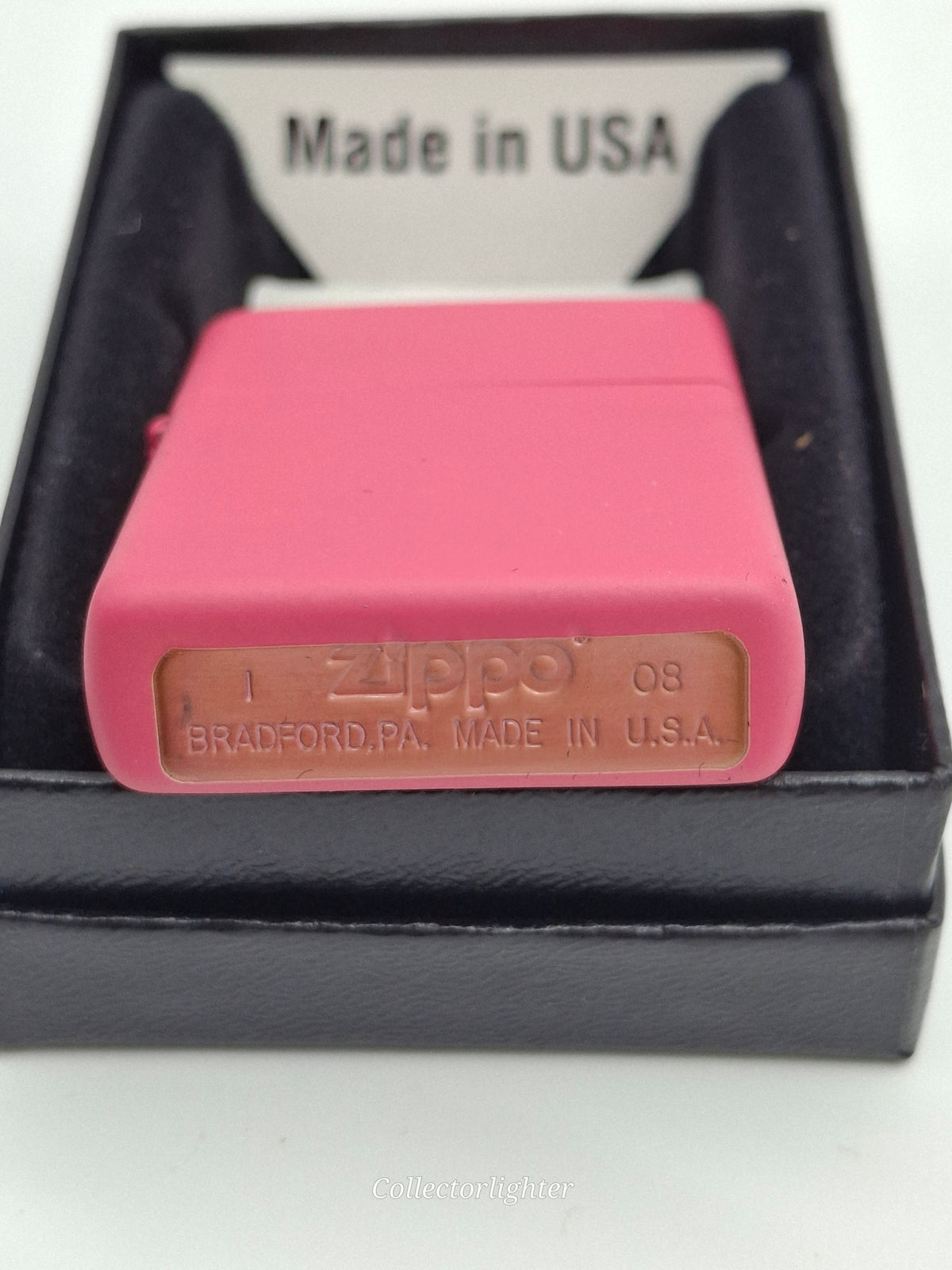 Zippo Carnation Matte Regular 1029033 – Original Benzinfeuerzeug Boden