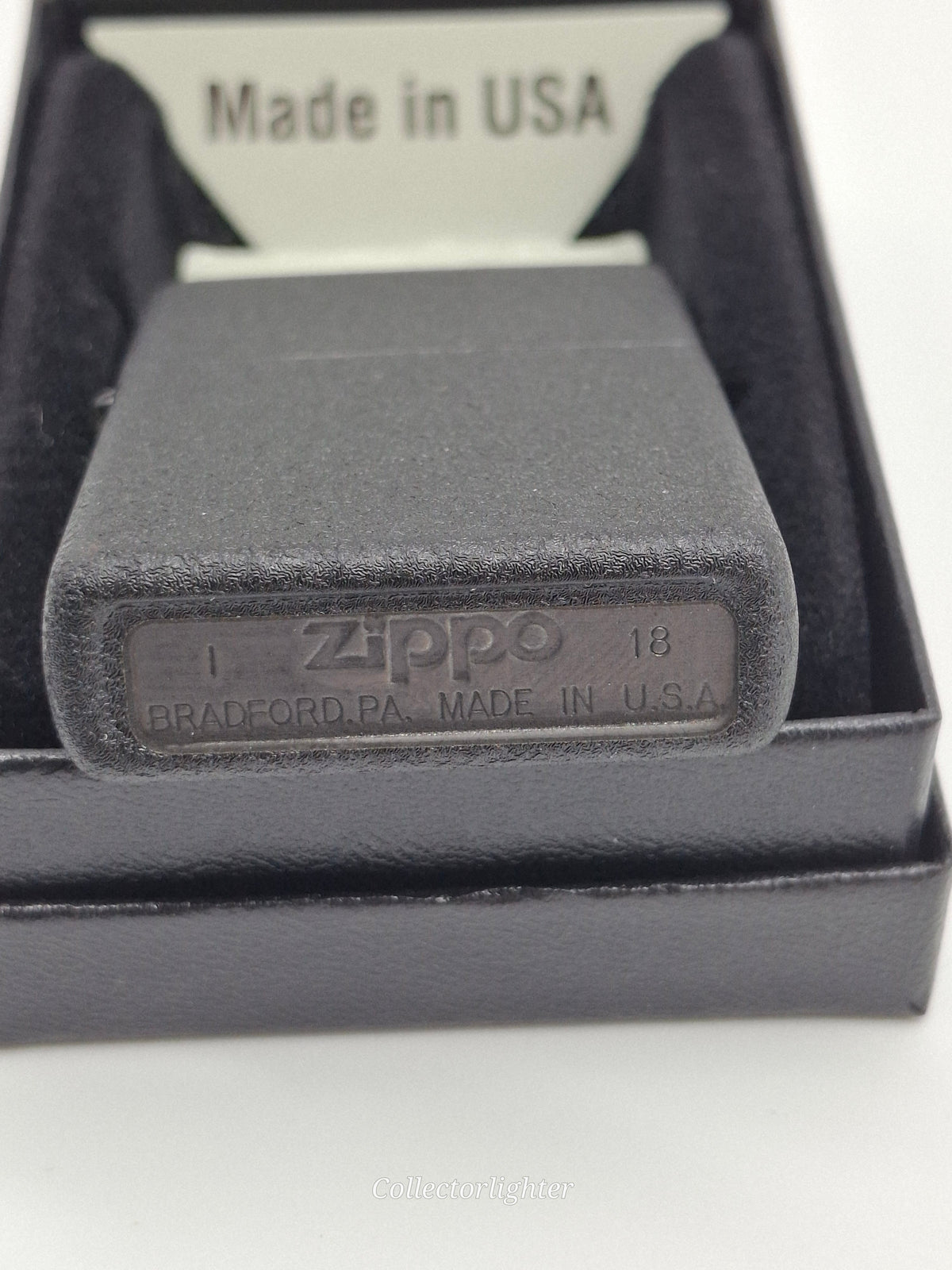 Zippo Benzinfeuerzeug Zippo - Black Crackle - Regular 60001196 60001196 Zippo - Black Crackle - Regular 60001196