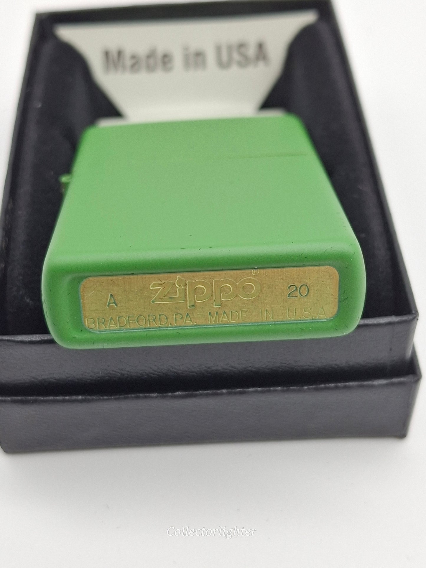 Encendedor de gasolina Zippo - Cruz con emblema decorativo 2005912