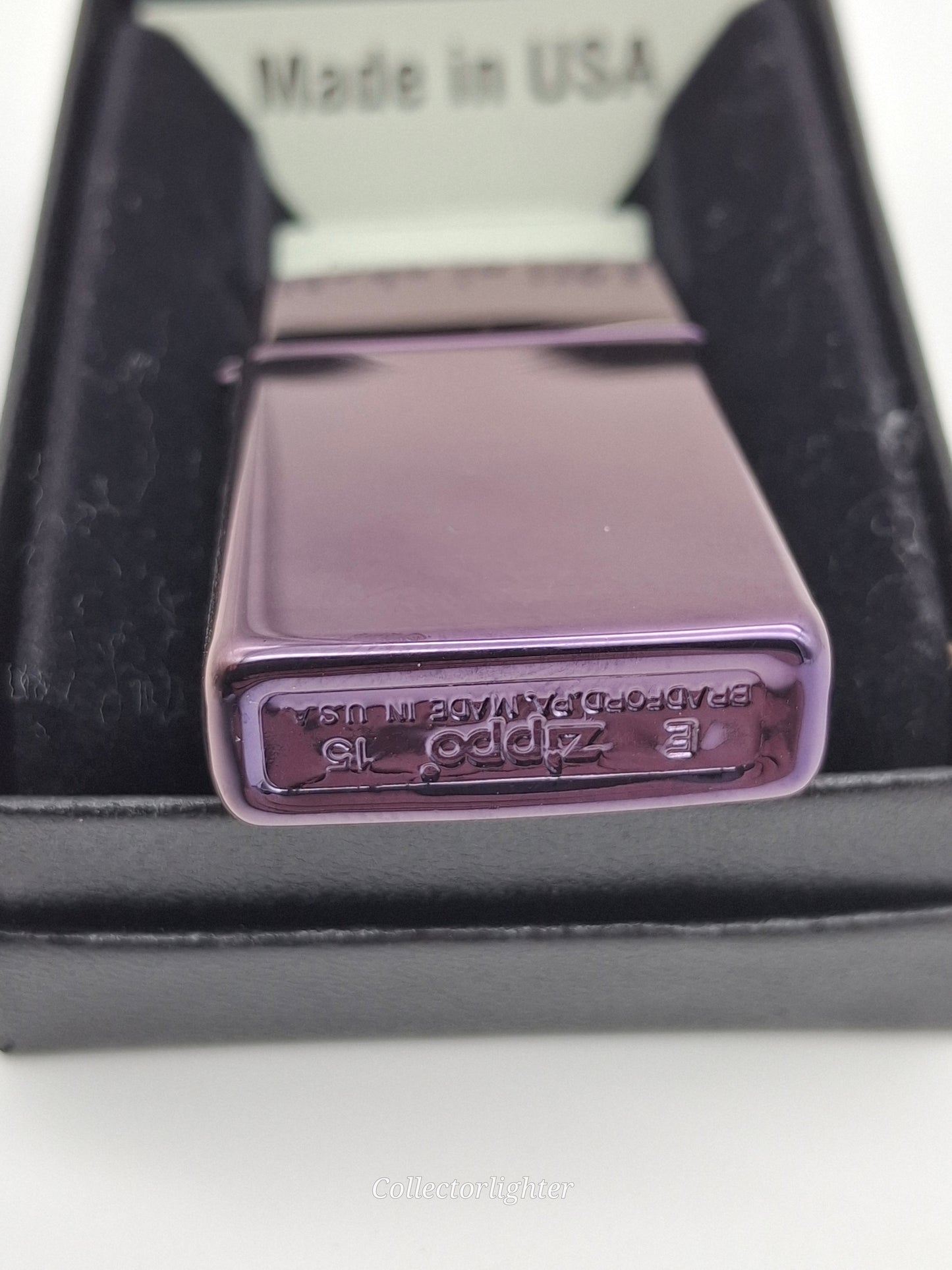 Encendedor de gasolina Zippo - Rojo w. Logotipo de Zippo - Línea delgada 60000639