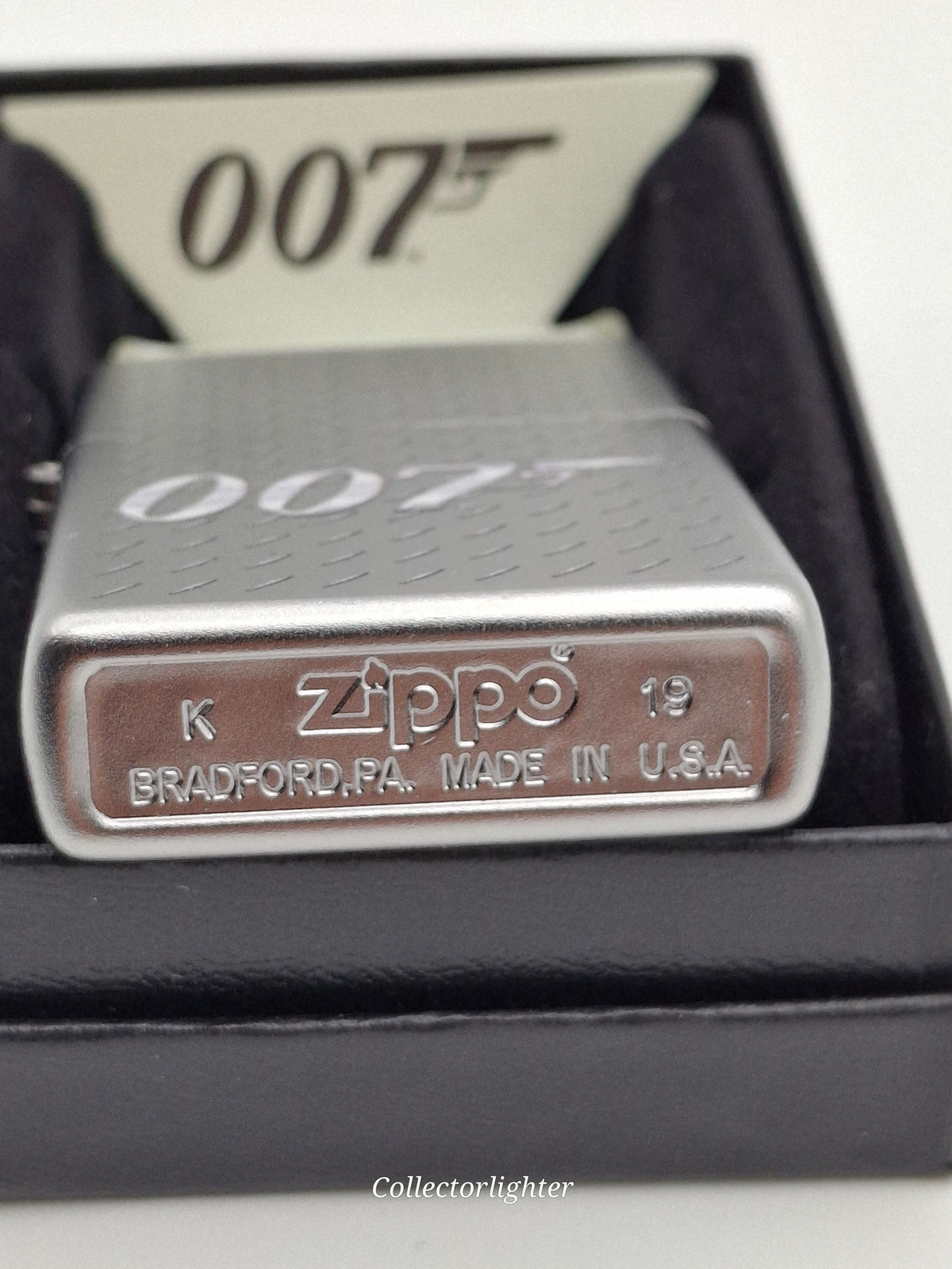 Zippo Benzinfeuerzeug Zippo - James Bond 007 Gun Logo stripes 60004872 60004872 Zippo - James Bond 007 Gun Logo stripes 60004872