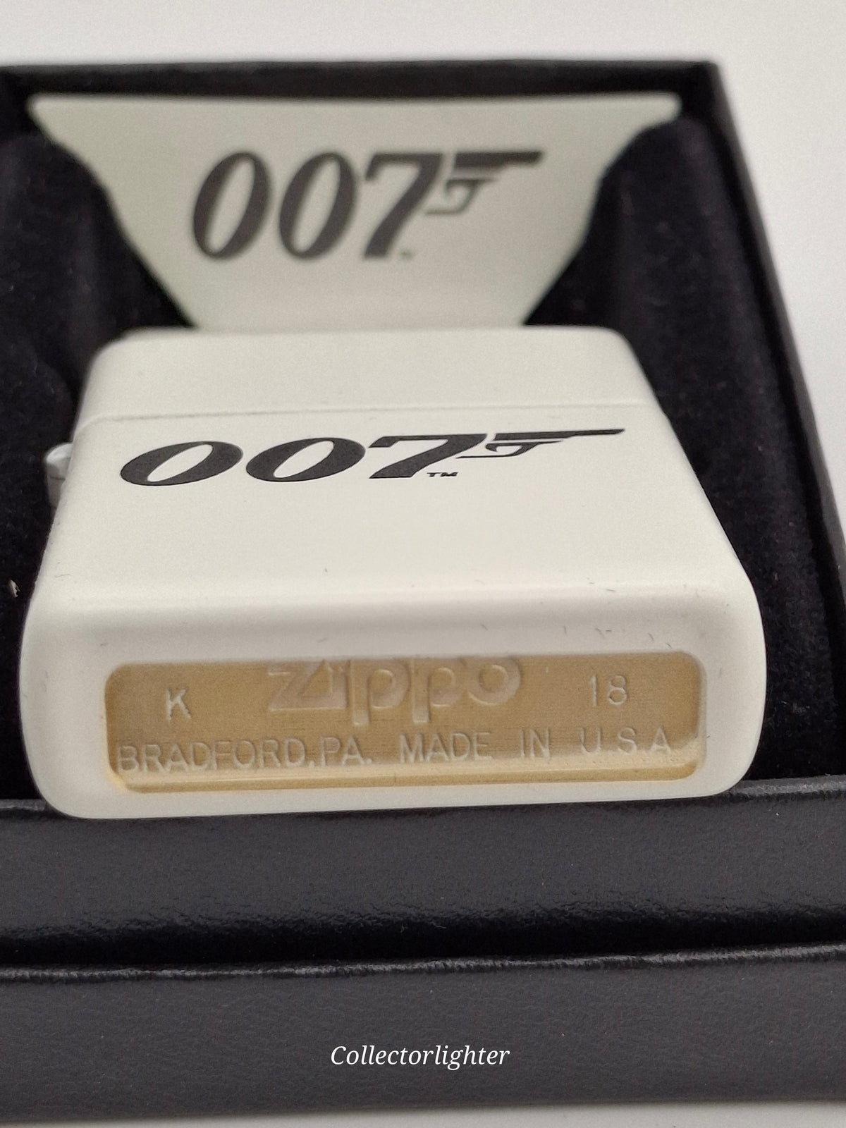 Zippo Benzinfeuerzeug Zippo - James Bond 007 Gun Logo white matte 60004202 60004202 Zippo - James Bond 007 Gun Logo white matte 60004202