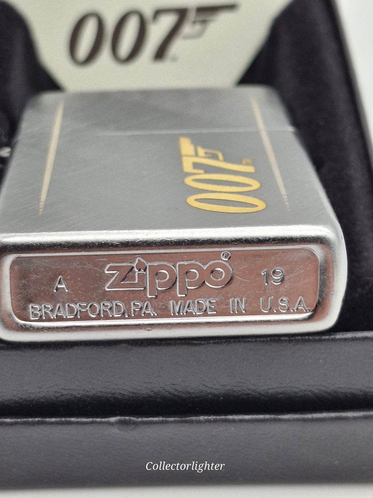 Zippo Benzinfeuerzeug Zippo - James Bond 007 Gun Logo golden script 60004594 60004594 Zippo - James Bond 007 Gun Logo golden script 60004594