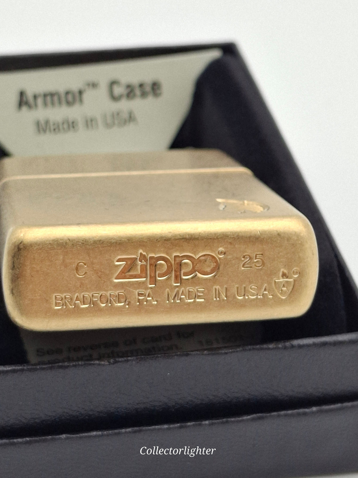 Zippo Benzinfeuerzeug Zippo - Tumbled Brass Flame Armor Case 60007337 60007337 Zippo - Tumbled Brass Flame Armor Case 60007337