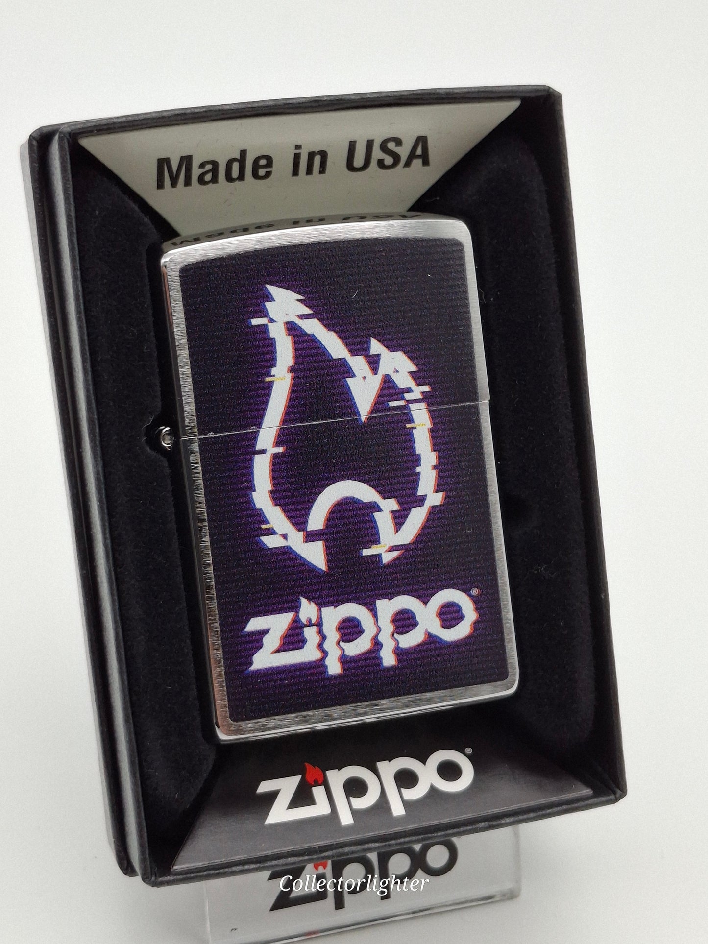 Encendedor de gasolina Zippo con logotipo de llama 60005111