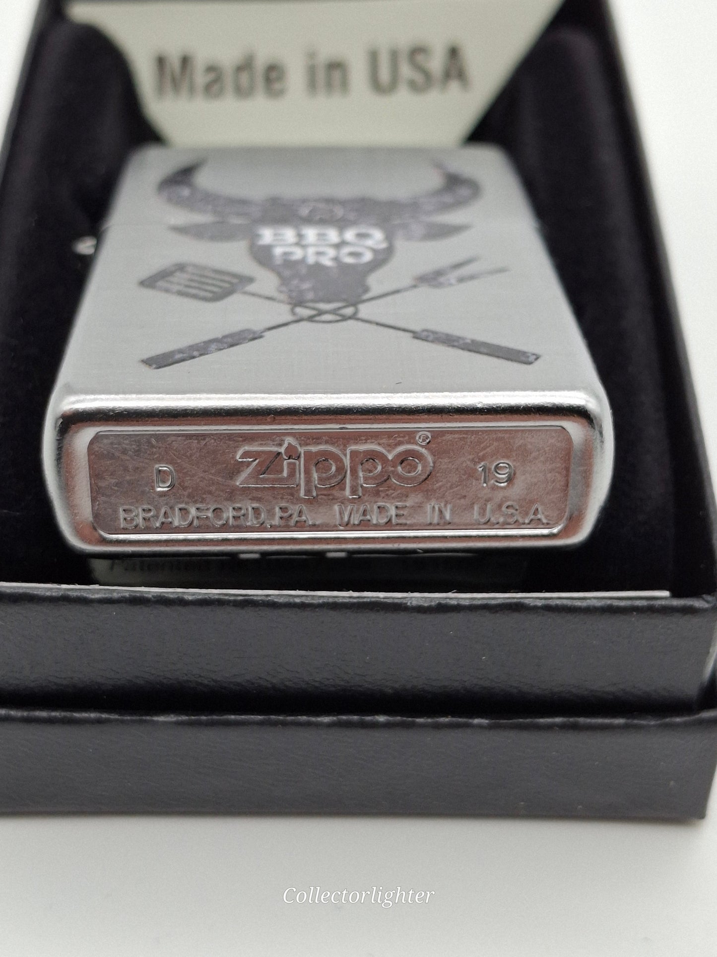 Zippo Benzinfeuerzeug - BBQ Grilling Cow 60003854