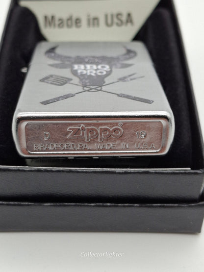 Zippo Benzinfeuerzeug - BBQ Grilling Cow 60003854