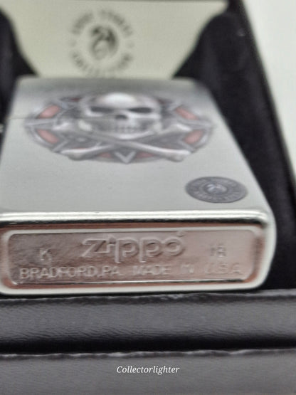 Encendedor de gasolina Zippo - Anne Stokes Bone 60002640