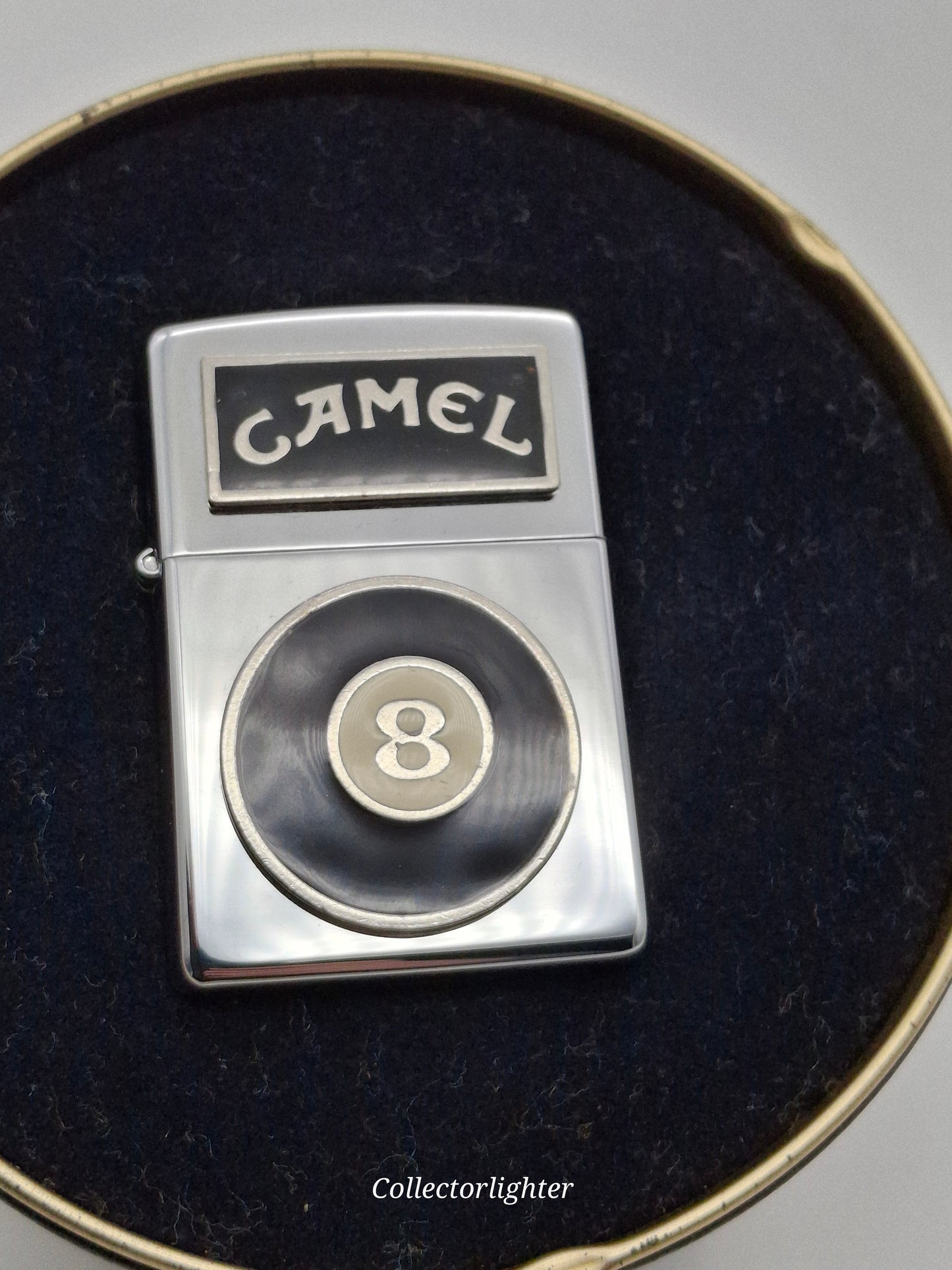 Encendedor de gasolina Zippo - Camel Eightball en lata original