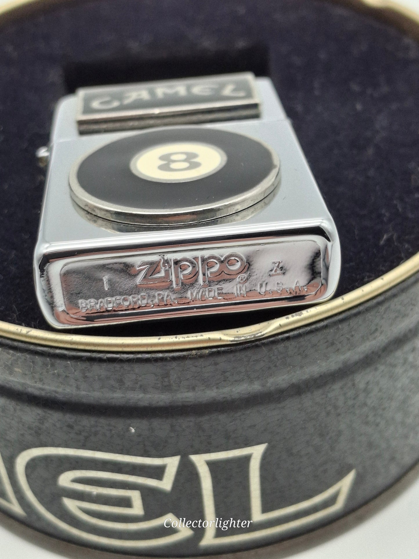 Encendedor de gasolina Zippo - Camel Eightball en lata original