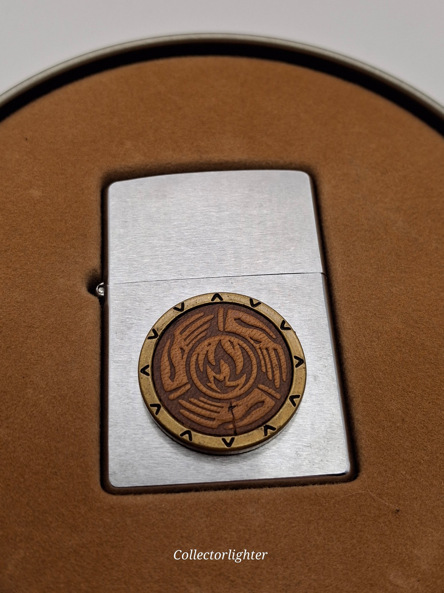 Zippo Benzinfeuerzeug - Keeper Of The Flame mit Original Schachtel