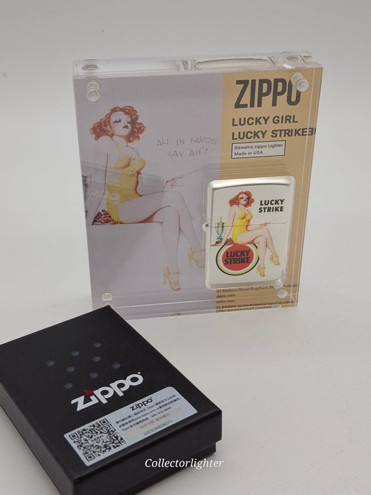 Encendedor de gasolina Zippo _ Lucky Strike Pin Up Edición Limitada en caja de acrílico, amarillo