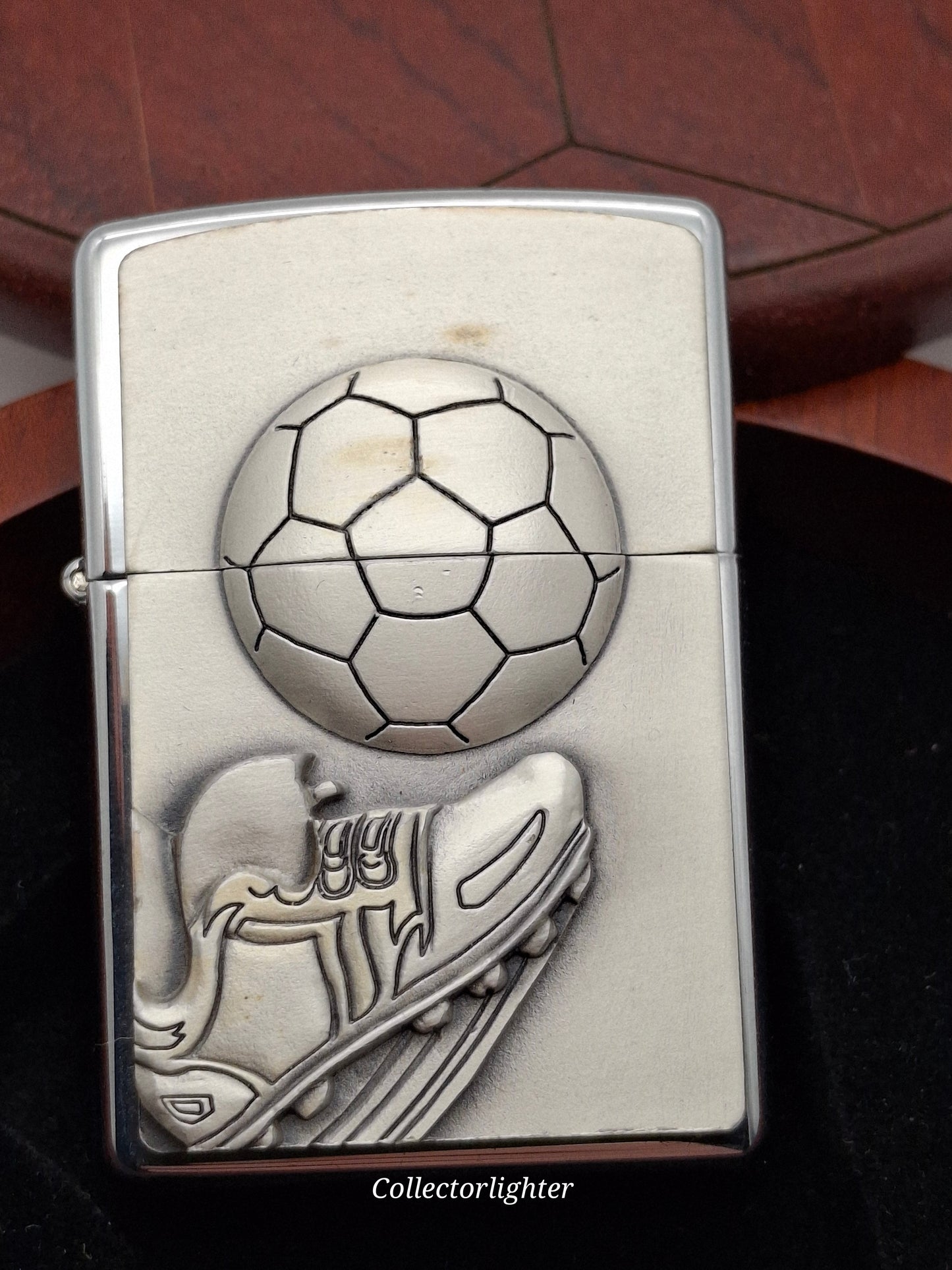 Encendedor de gasolina Zippo - Kick Off Limited 272/1000