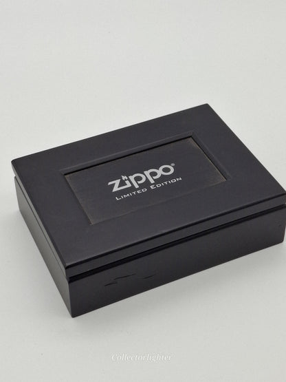 Zippo Benzinfeuerzeug - Jahrgangsmodell COTY 2005 Limited 338/1000
