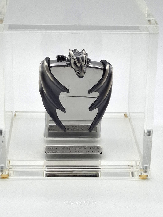 Encendedor de gasolina Zippo - Guardian Dragon 3D Limited en caja de acrílico 1740/2500