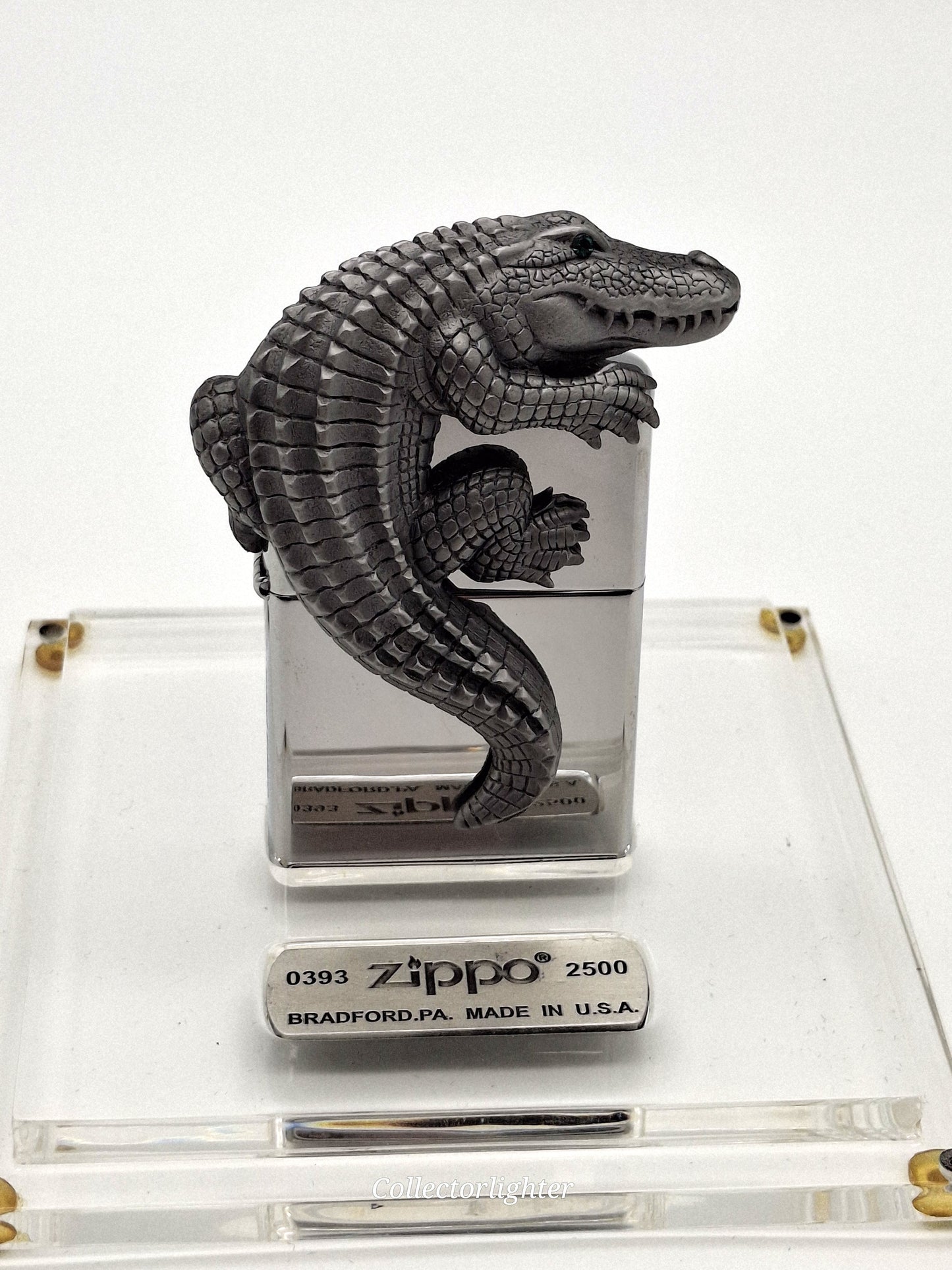 Zippo - Croco, mini-embleem - satijn chroom - stormaansteker, navulbaar Zippo - Croco, mini-embleem - satijn chroom - stormaansteker, navulbaar