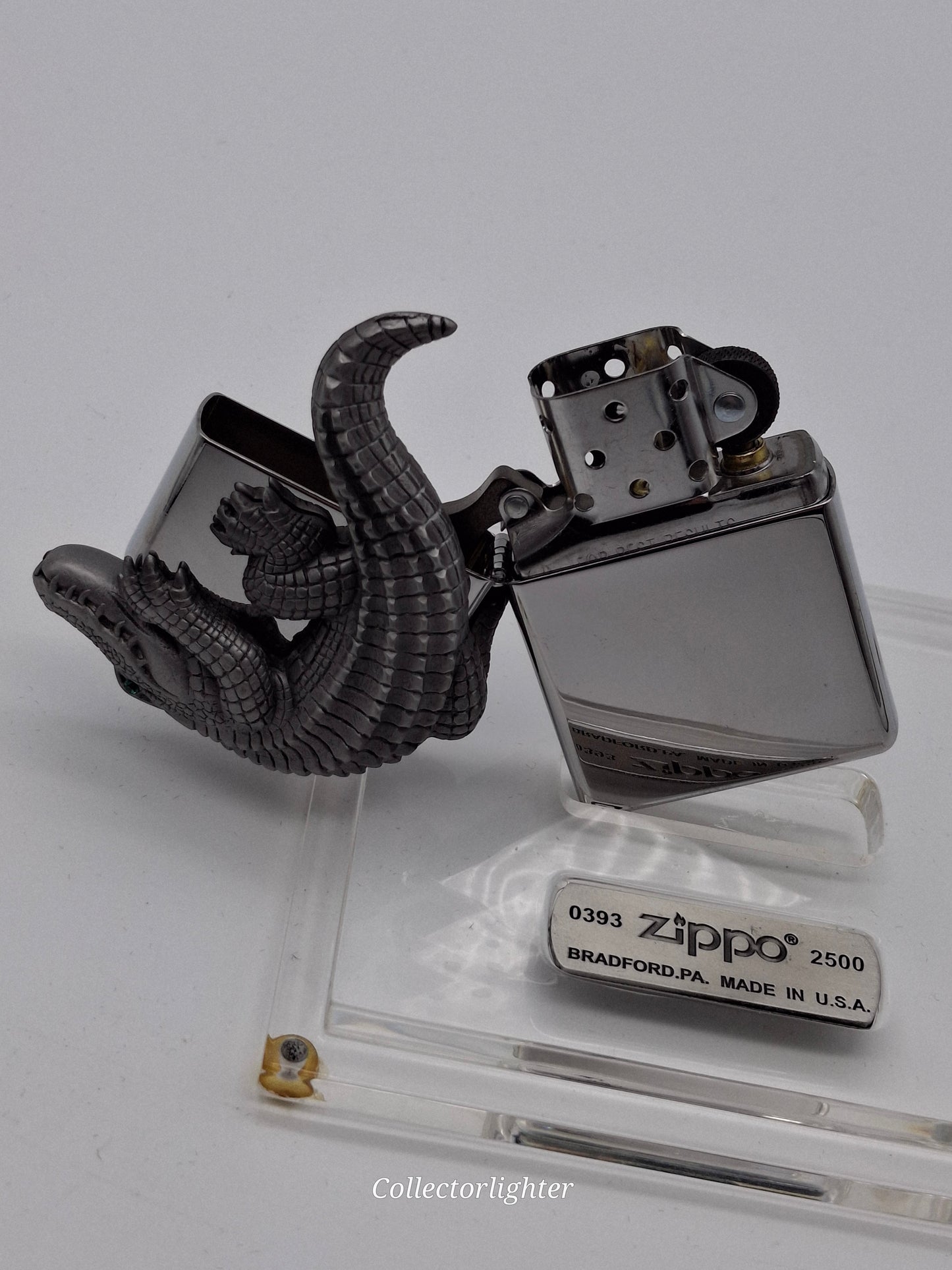 Zippo petrol lighter - Crocodile 3D Limited in acrylic box 392/2500