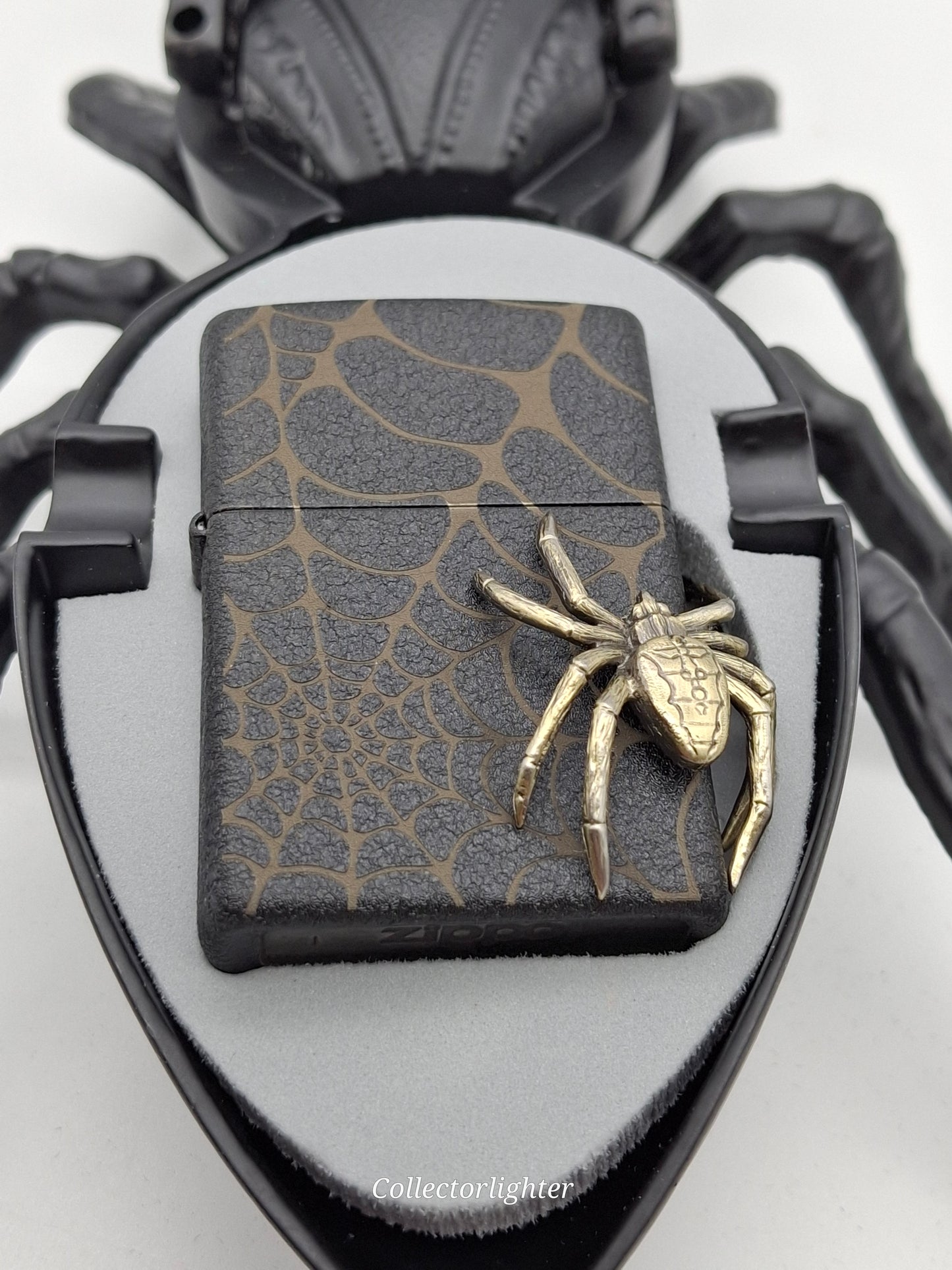 Encendedor de gasolina Zippo - Spider Black Edición Limitada con Cenicero 251753