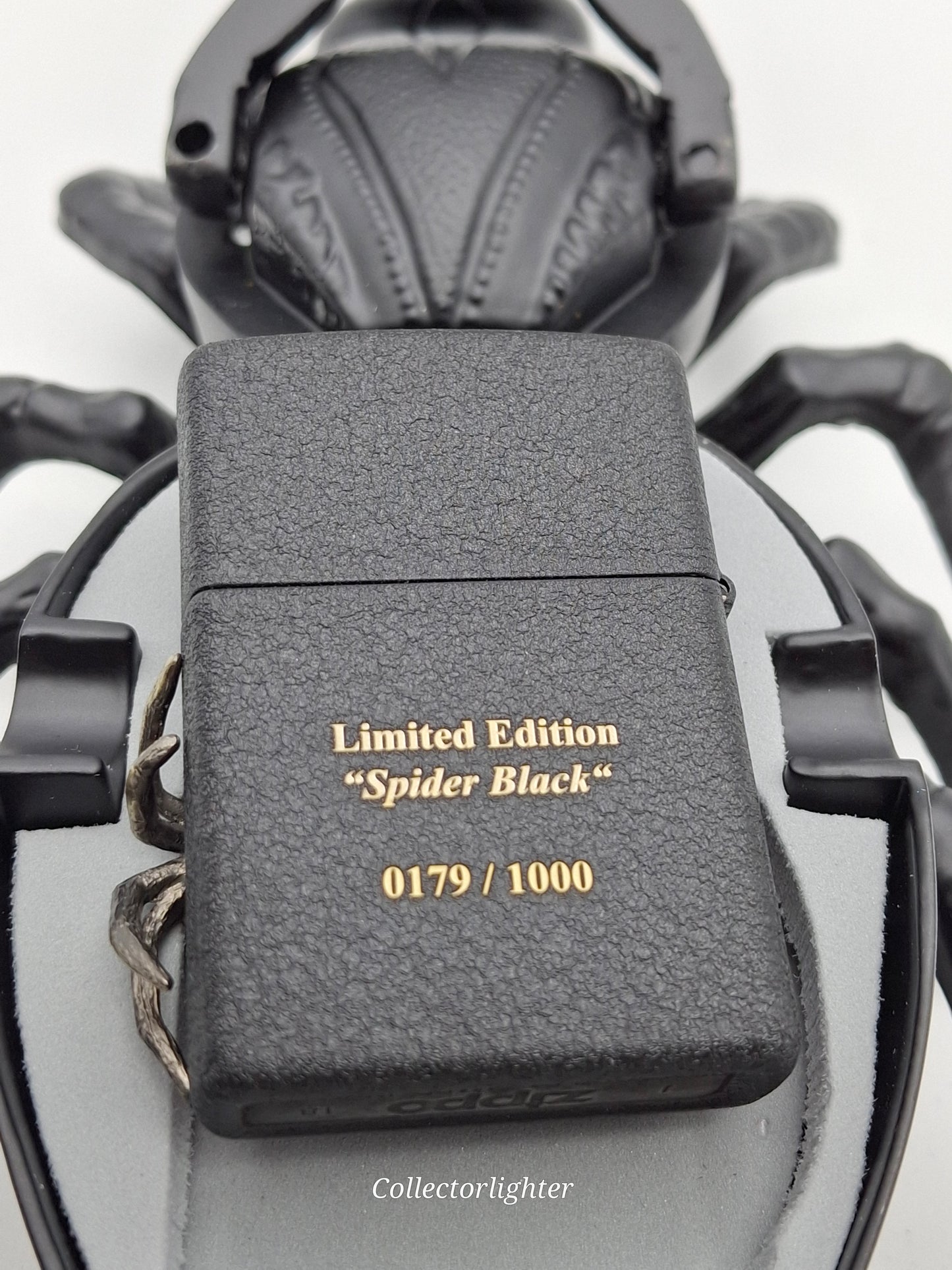 Encendedor de gasolina Zippo - Spider Black Edición Limitada con Cenicero 251753