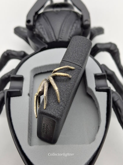 Encendedor de gasolina Zippo - Spider Black Edición Limitada con Cenicero 251753