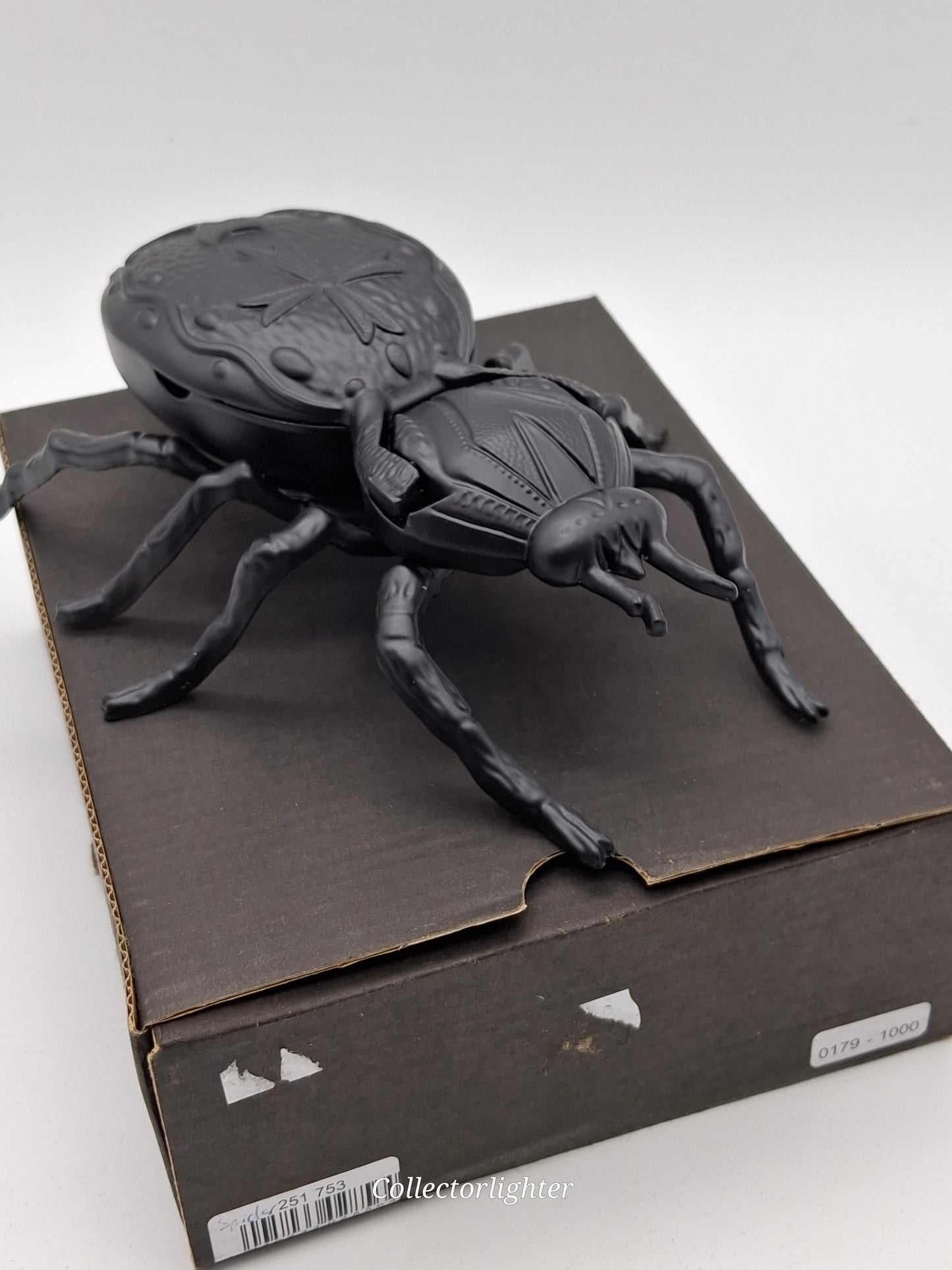Encendedor de gasolina Zippo - Spider Black Edición Limitada con Cenicero 251753