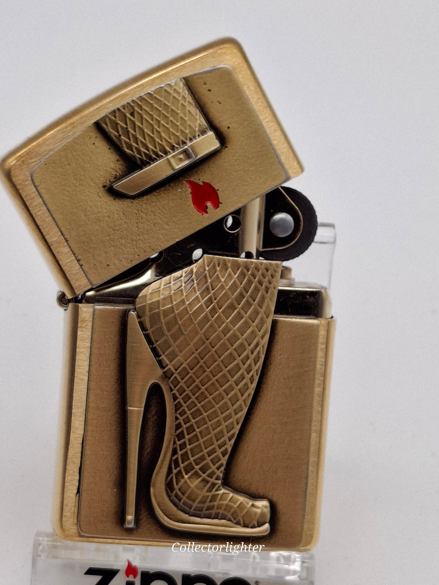Encendedor de gasolina Zippo - Tacones Dorados Edición Limitada 2003333