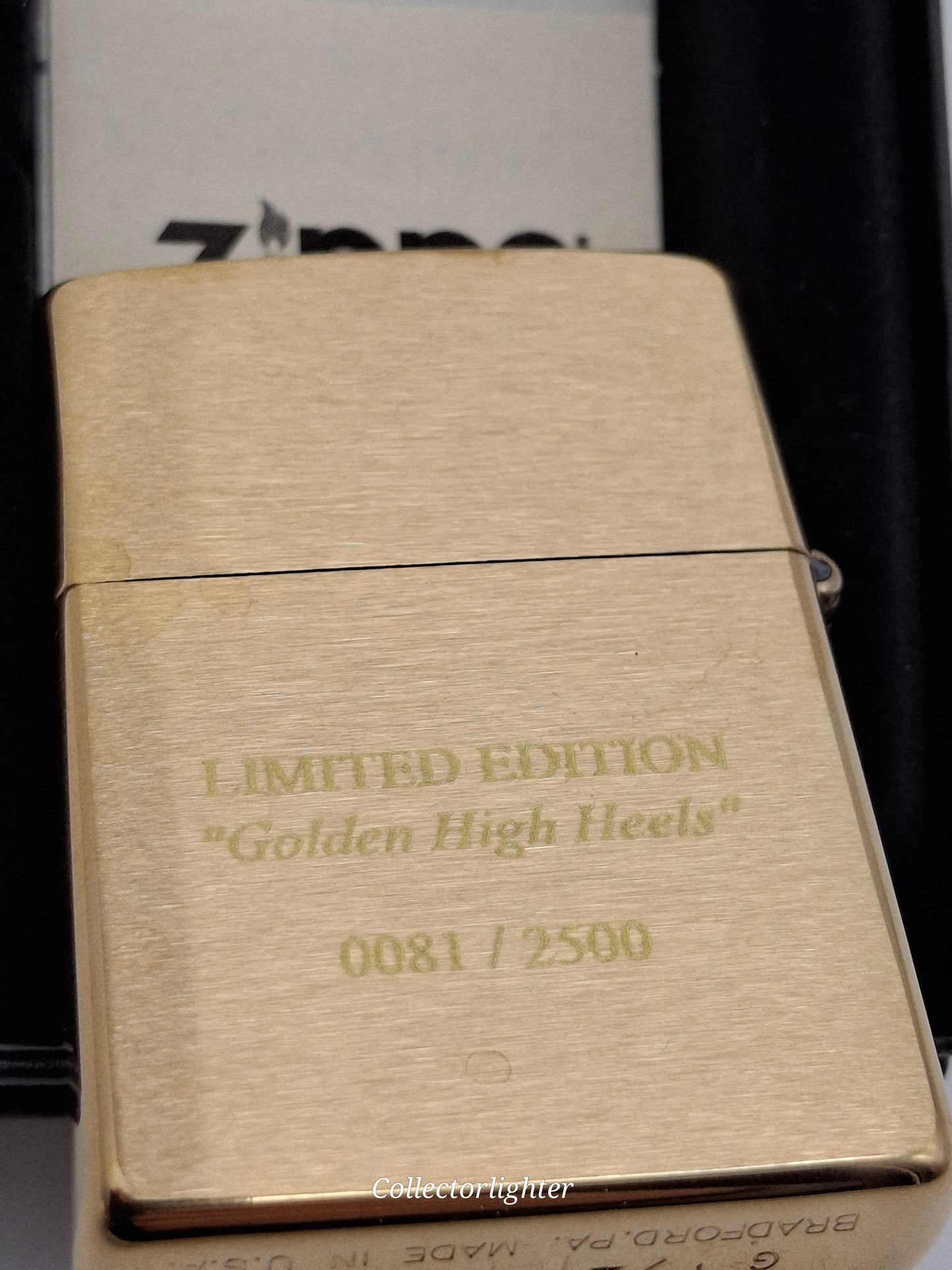 Encendedor de gasolina Zippo - Tacones Dorados Edición Limitada 2003333