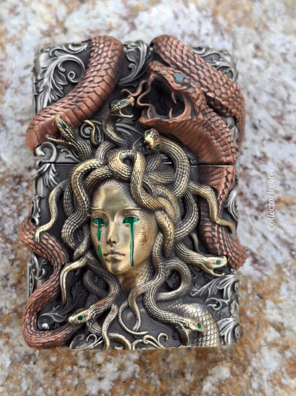 Zippo Benzinfeuerzeug - Medusa Jacket Queen Crying - Asia Modell