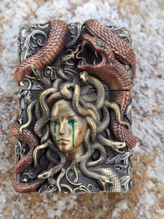 Zippo Benzinfeuerzeug - Medusa Jacket Queen Crying - Asia Modell