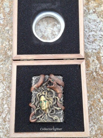 Zippo Benzinfeuerzeug - Medusa Jacket Queen Crying - Asia Modell