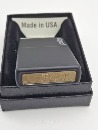 Encendedor de gasolina Zippo - Cruz con emblema decorativo 2005912