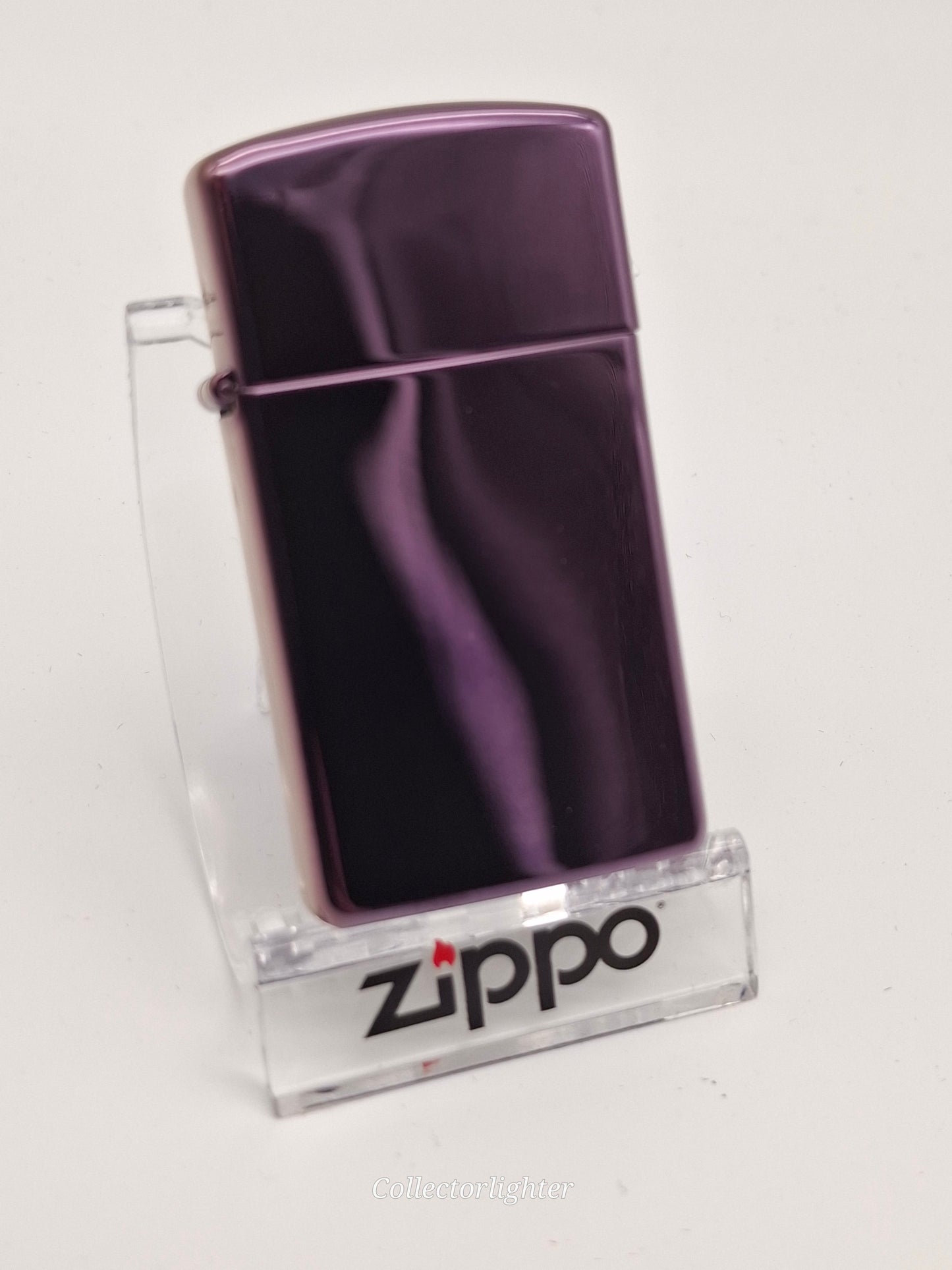 Encendedor de gasolina Zippo - Rojo w. Logotipo de Zippo - Línea delgada 60000639