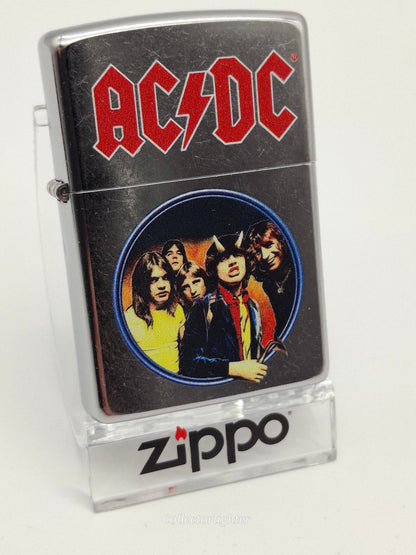 Encendedor de gasolina Zippo - Cruz con emblema decorativo 2005912