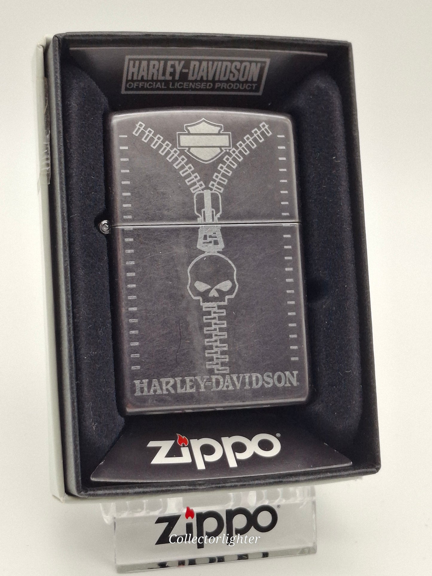 Encendedor de gasolina Zippo - Cruz con emblema decorativo 2005912