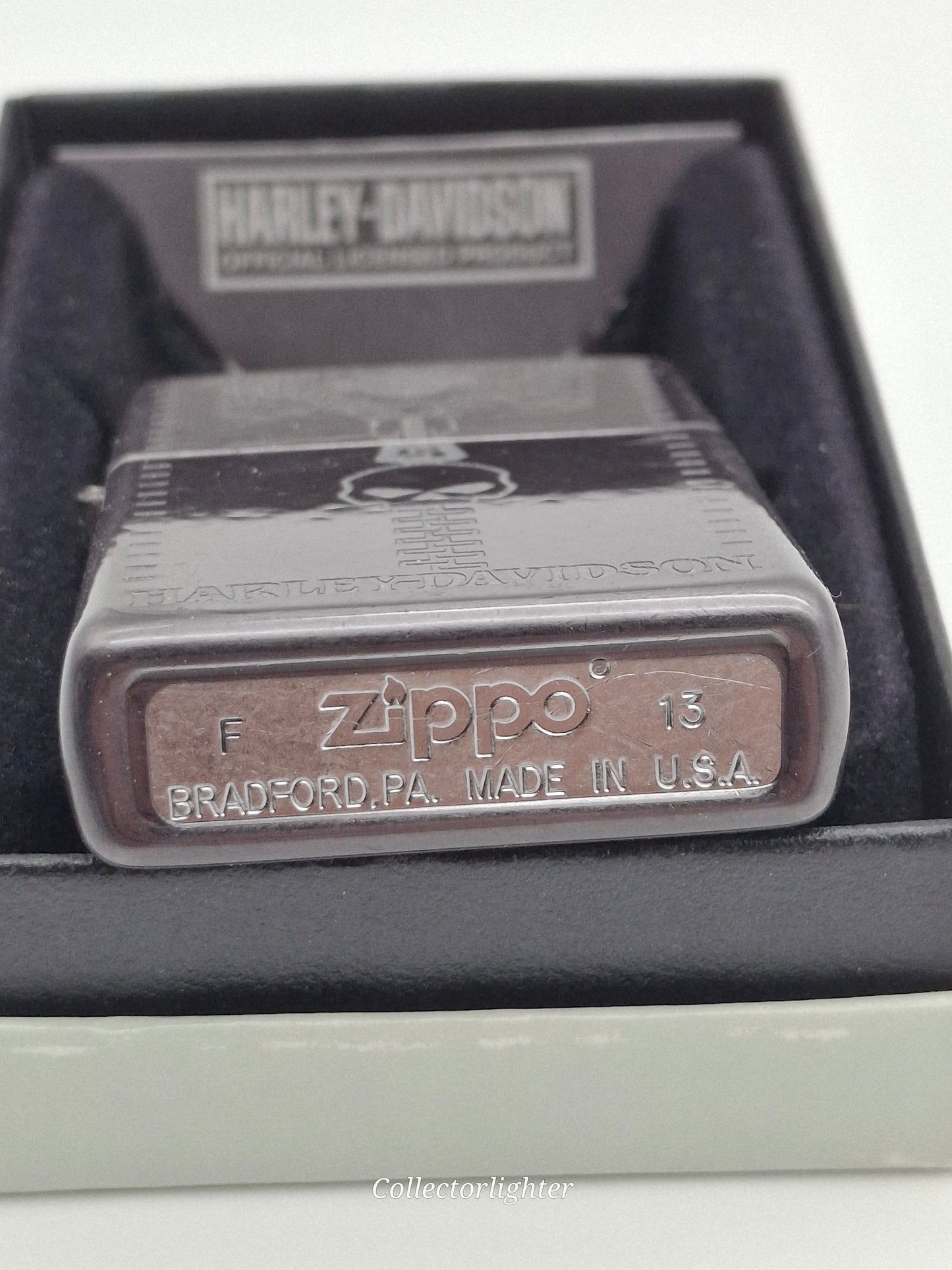 Encendedor de gasolina Zippo - Cruz con emblema decorativo 2005912