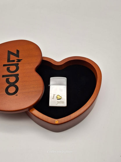Zippo - Te amo - Línea delgada en caja de madera con forma de corazón 253505