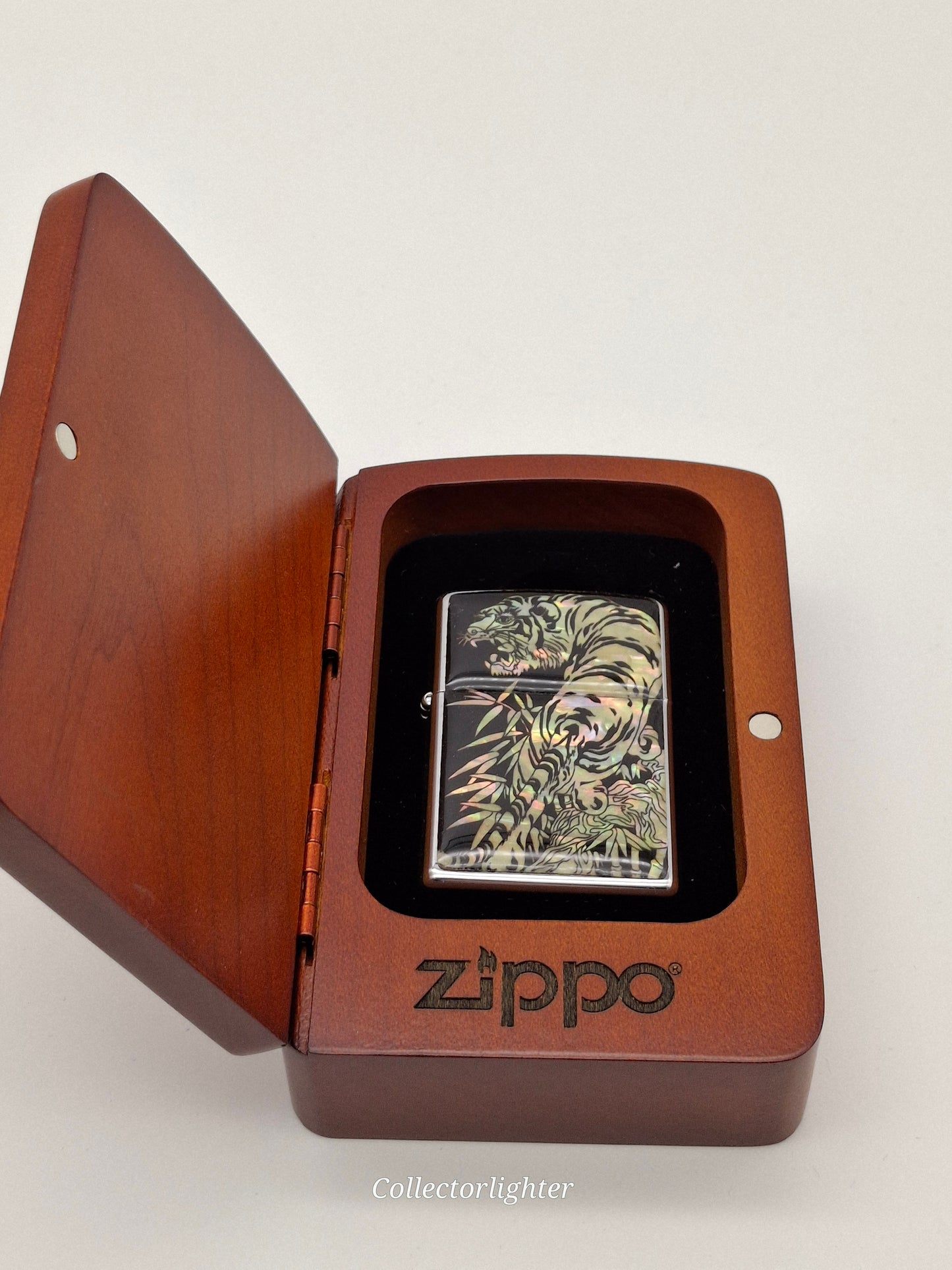 Zippo - Zippo Art Tiger Pearl Look in Holzbox 2003696