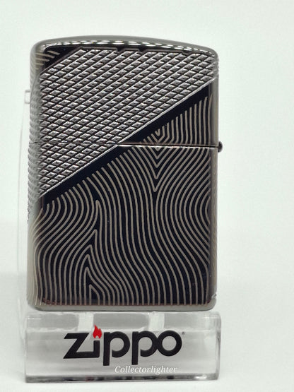 Zippo Z Pattern Crystal 60007720 mit rot-orangefarbenem Kristall Rückseite